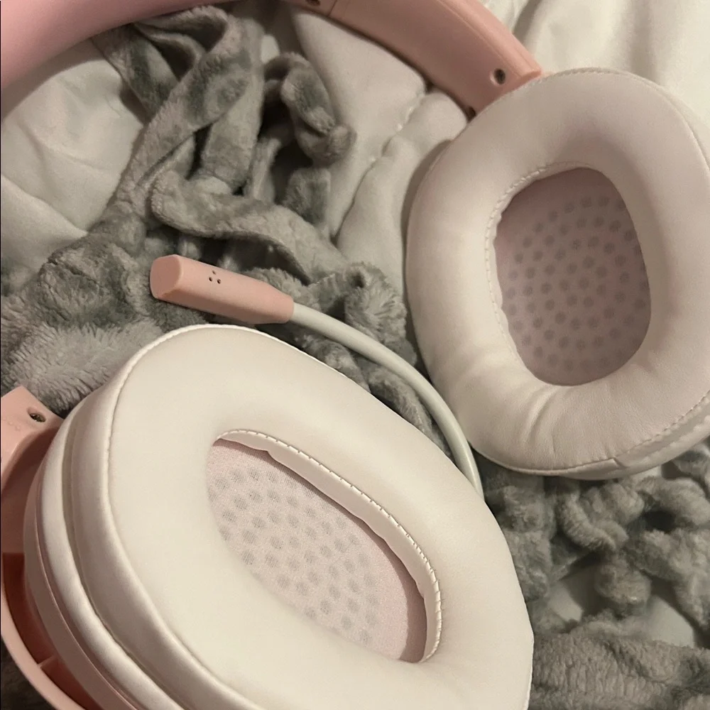 Pink Wireless Over-Ear Headphones with Flower Design for gaming